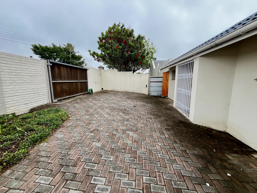 To Let 2 Bedroom Property for Rent in Beacon Bay Eastern Cape